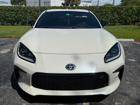 Used 2023 Toyota GR86 Premium image 2