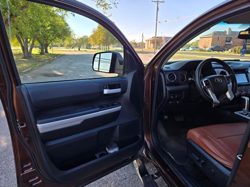 Used 2017 Toyota Tundra SR5 image 10