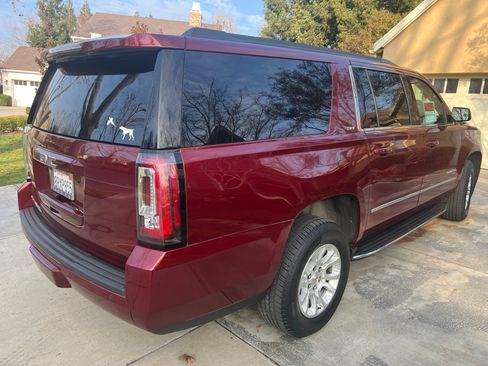 Used 2020 GMC Yukon XL SLT w/ HD Trailering Package image 8
