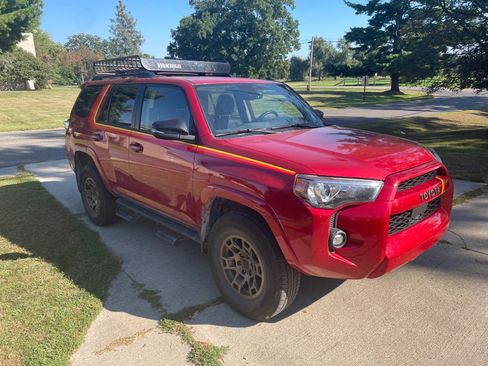 Used 2023 Toyota 4Runner 40th Anniversary SE image 2