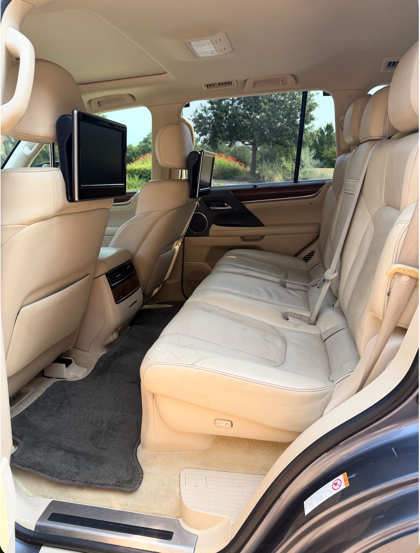 Used 2016 Lexus LX 570 4WD w/ Luxury Package image 5