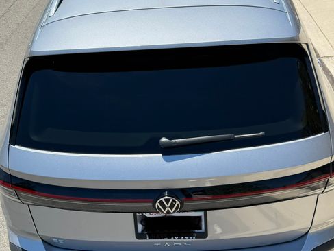 Used 2025 Volkswagen Taos SE FWD image 11