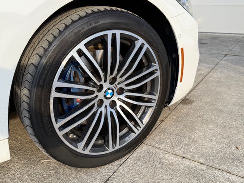 Used 2019 BMW 530e xDrive w/ M Sport Package image 12