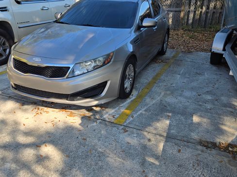 Used 2011 Kia Optima LX w/ Convenience Pkg image 9