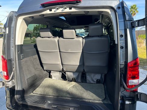 Used 2017 Mercedes-Benz Metris Passenger image 18