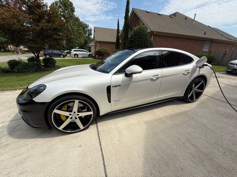 Used 2018 Porsche Panamera 4 w/ Premium Package Plus AWD/4WD image 1