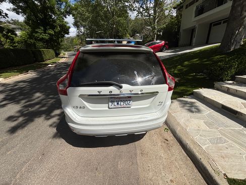 Used 2017 Volvo XC60 T6 Dynamic w/ Protection Package image 2