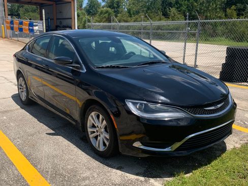 Used 2015 Chrysler 200 Limited w/ Convenience Group image 1