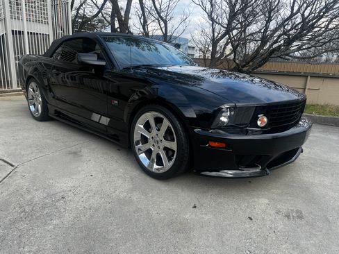 Used 2005 Ford Mustang GT Premium image 11