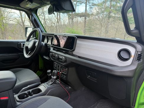 Used 2025 Jeep Wrangler Unlimited Sport image 9