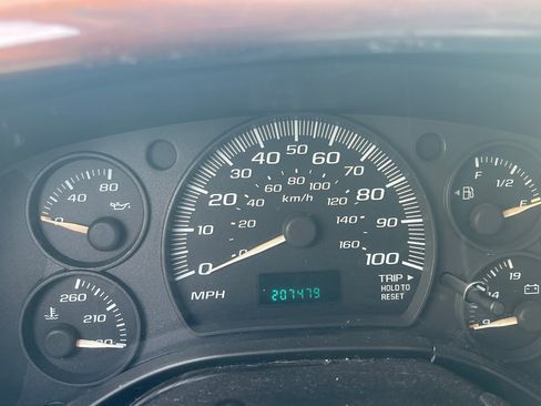 Used 2003 Chevrolet Express 1500 w/ Preferred Equipment Group 4 RWD image 3