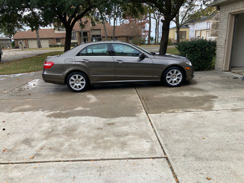 Used 2013 Mercedes-Benz E 350 E 350 Sedan 4D image 1