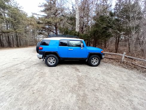 Used 2007 Toyota FJ Cruiser Sport Utility 2D image 5