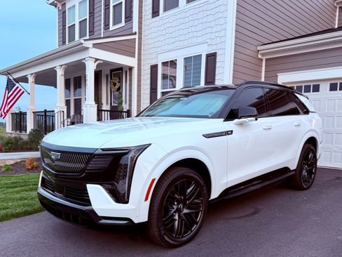 Used 2025 Cadillac Escalade IQ Sport 1 w/ LPO, ONYX Package image 16