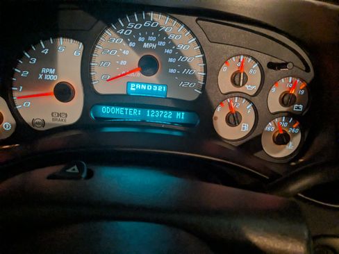 Used 2004 Chevrolet Silverado 1500 SS image 5