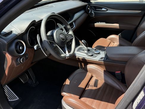 Used 2018 Alfa Romeo Stelvio Ti Sport AWD/4WD image 4