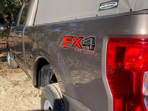 Used 2022 Ford F350 XL w/ Power Equipment Group image 9