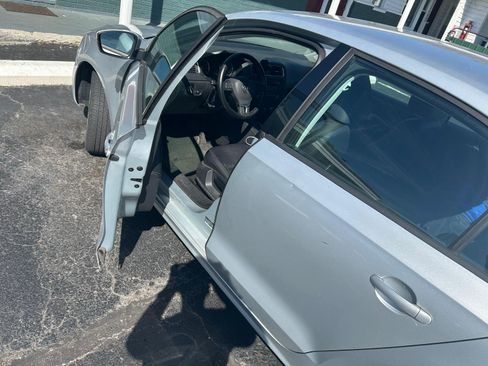 Used 2012 Volkswagen Jetta SE FWD image 2