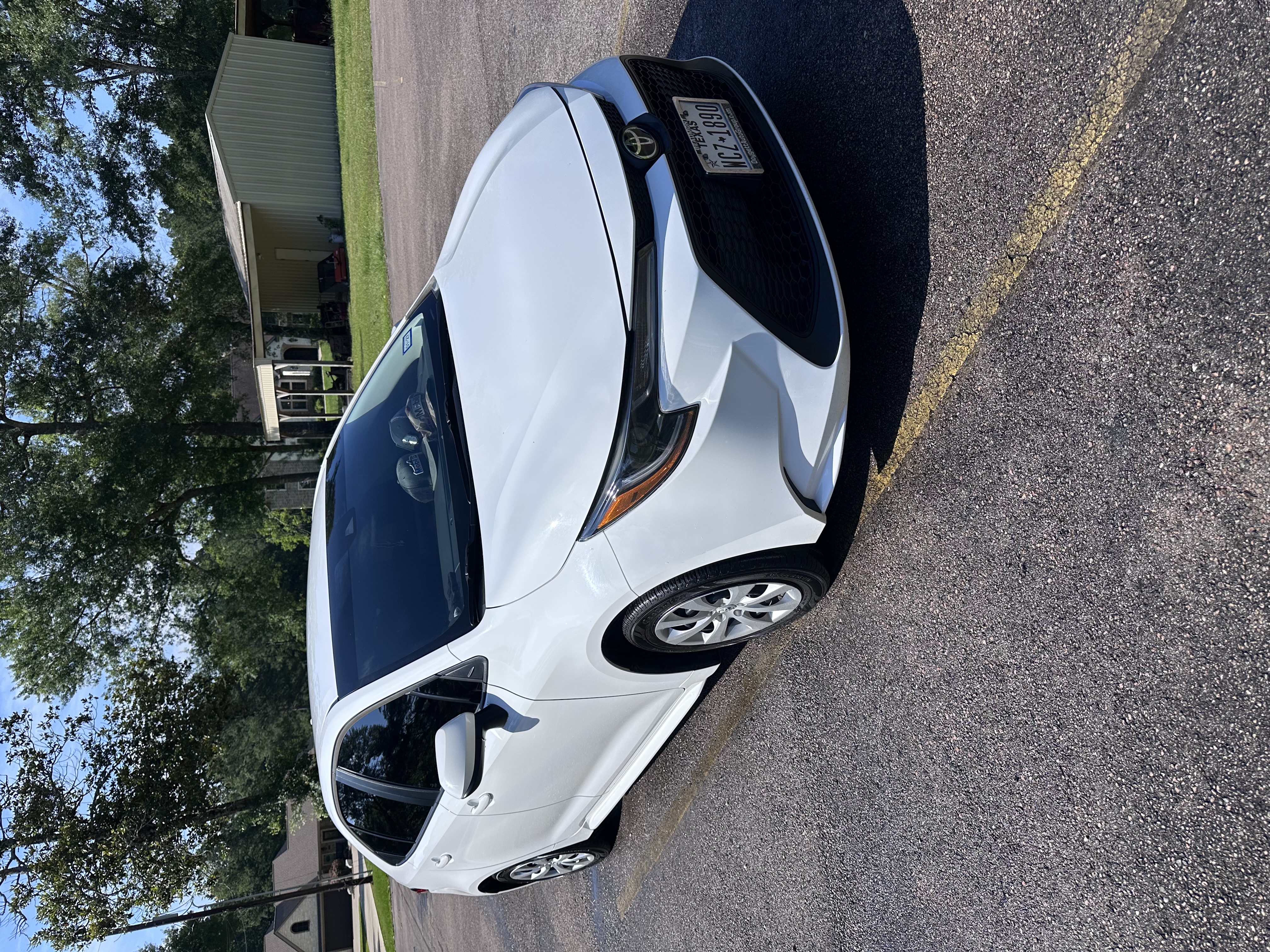 Used 2022 Toyota Corolla LE FWD image 1