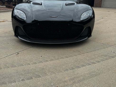 Used 2022 Aston Martin DBS Superleggera RWD image 1