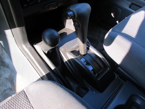 Used 2004 Nissan Frontier S/C AWD/4WD image 9