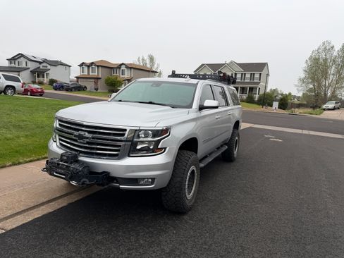 Used 2019 Chevrolet Suburban LT w/ Luxury Package AWD/4WD image 13