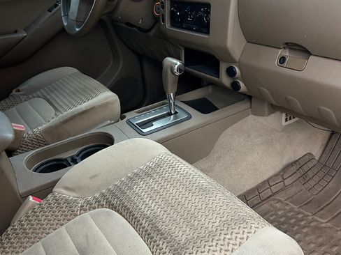 Used 2007 Nissan Frontier SE w/ SE Value Truck Pkg image 6