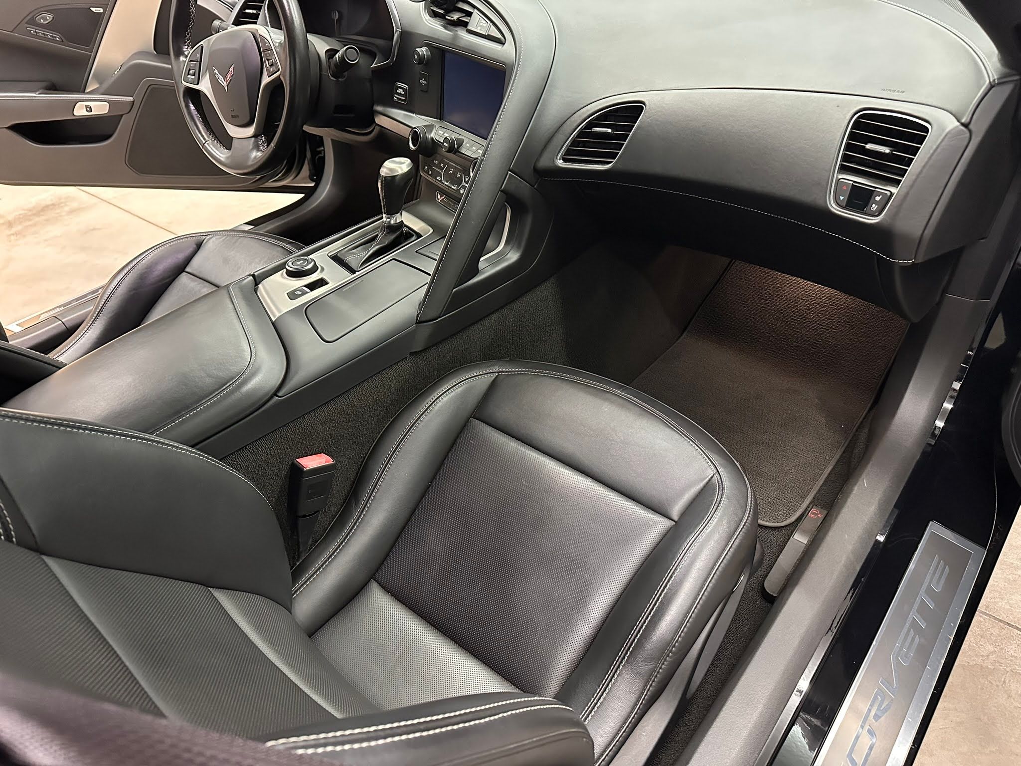 Used 2014 Chevrolet Corvette Stingray Convertible w/ 3LT Preferred Equipment Group RWD image 9