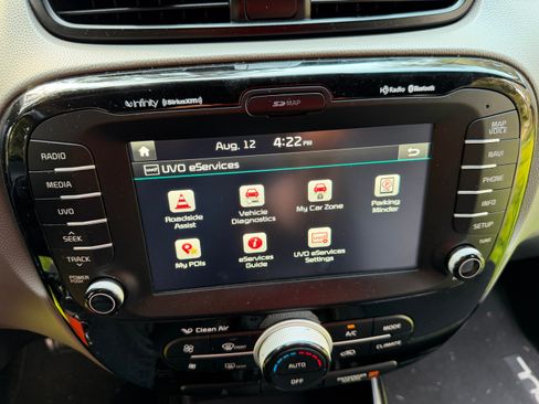 Used 2015 Kia Soul + w/ Audio Package FWD image 9