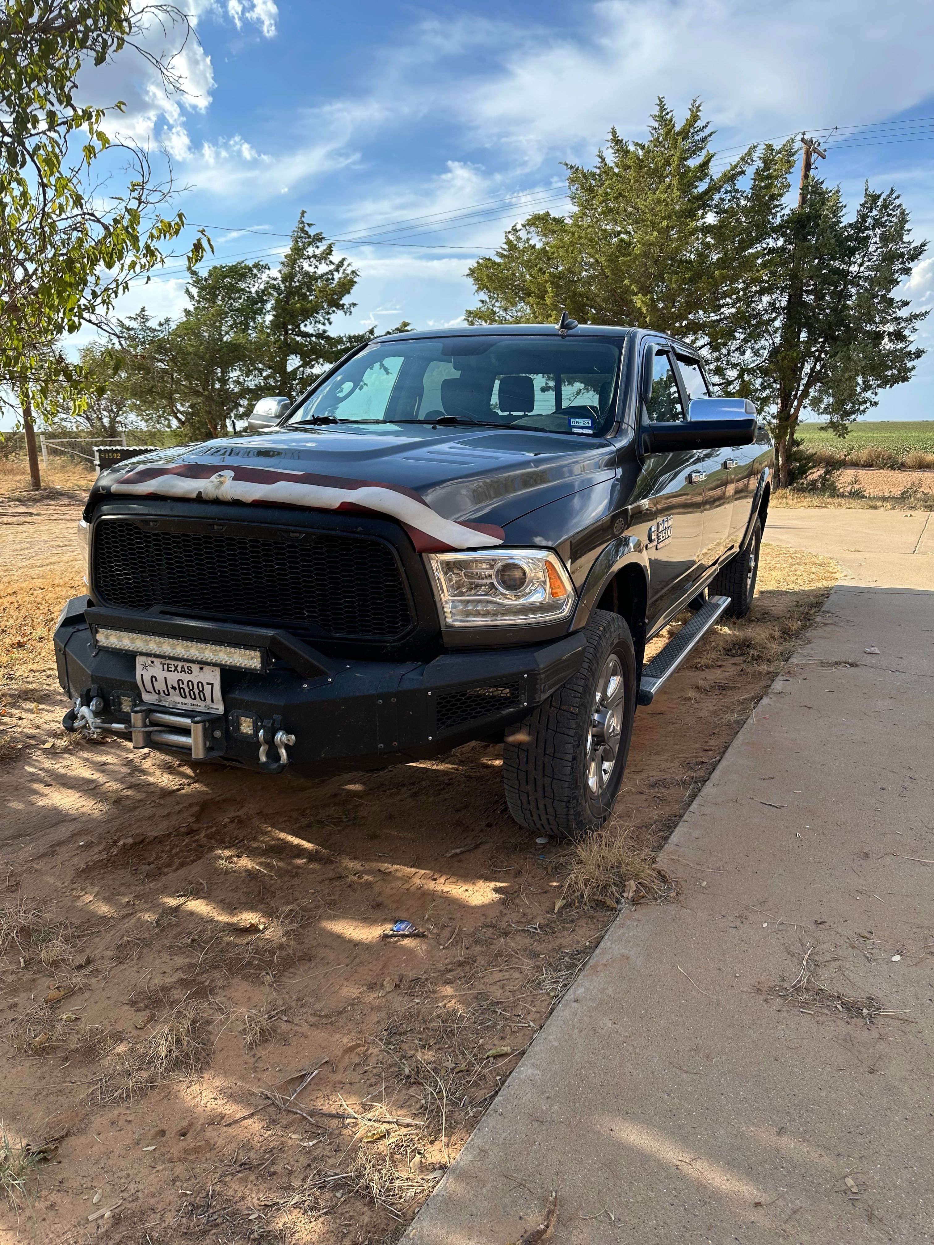 Used 2018 RAM 3500 Laramie AWD/4WD image 1