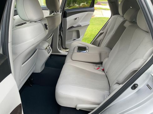 Used 2011 Toyota Venza FWD image 14