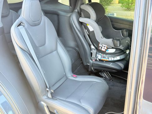 Used 2023 Tesla Model X image 9