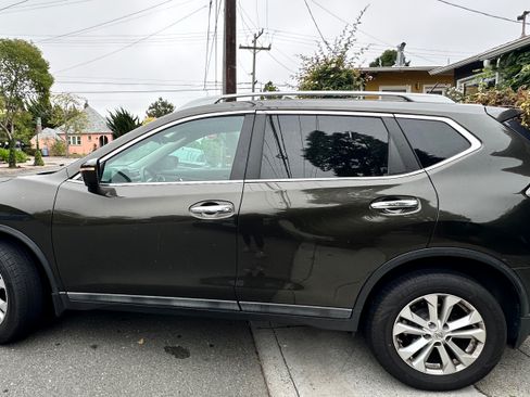 Used 2015 Nissan Rogue SV w/ SV Premium Package AWD/4WD image 6