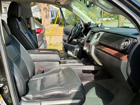 Used 2016 Toyota Tundra Limited w/ Limited Premium Package image 10