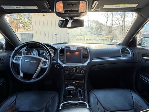 Used 2014 Chrysler 300 C image 6