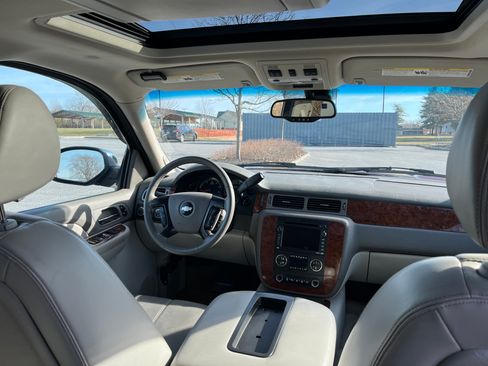 Used 2008 Chevrolet Suburban LTZ w/ LTZ Preferred Equipment Group image 24