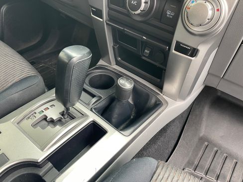 Used 2012 Toyota 4Runner SR5 w/ Convenience Pkg image 9