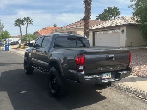 Used 2021 Toyota Tacoma SR5 image 1