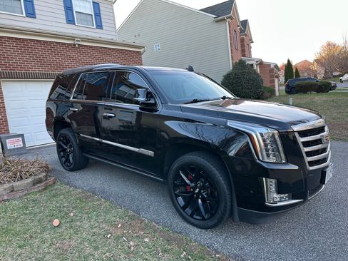 Used 2019 Cadillac Escalade Premium Luxury image 10