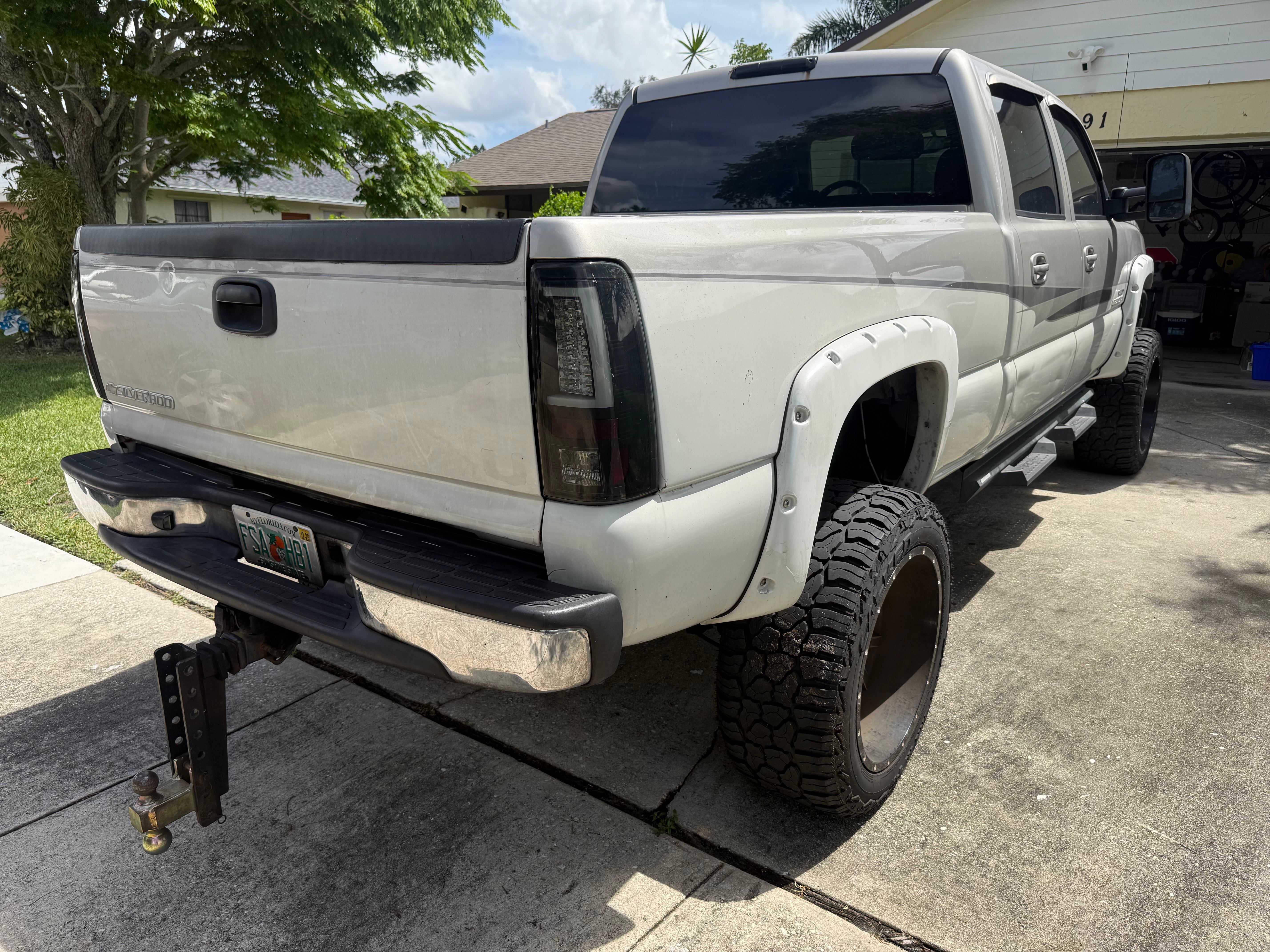 Used 2007 Chevrolet Silverado 2500 LT w/ Heavy-Duty Power Package AWD/4WD image 6