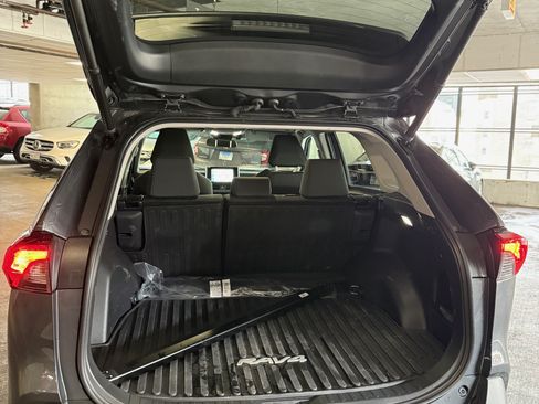 Used 2023 Toyota RAV4 XLE w/ Convenience Package image 10