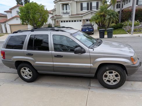 Used 1999 Jeep Grand Cherokee Laredo RWD image 2