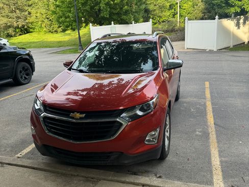 Used 2020 Chevrolet Equinox LT FWD image 2