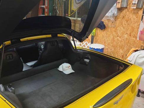 Used 2006 Chevrolet Corvette Coupe w/ Preferred Equipment Group image 17