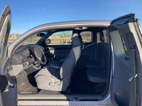 Used 2013 Toyota Tacoma PreRunner image 14