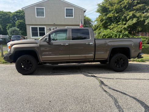 Used 2015 GMC Sierra 2500 SLT w/ Duramax Plus Package AWD/4WD image 2