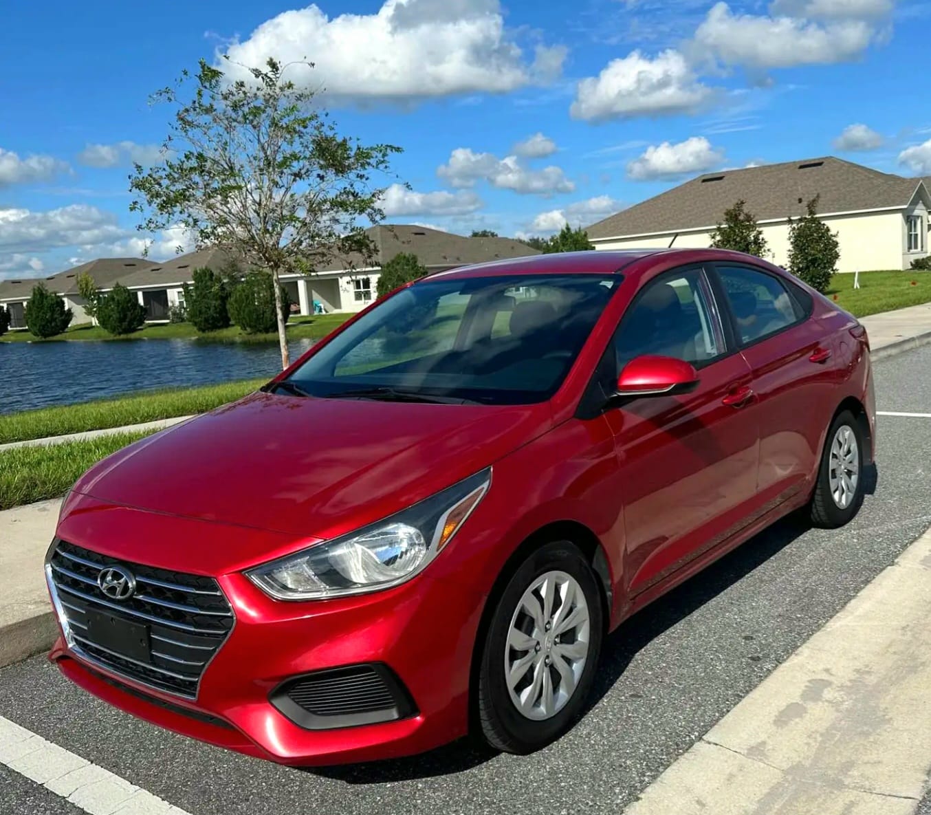 Used 2020 Hyundai Accent SE FWD image 1