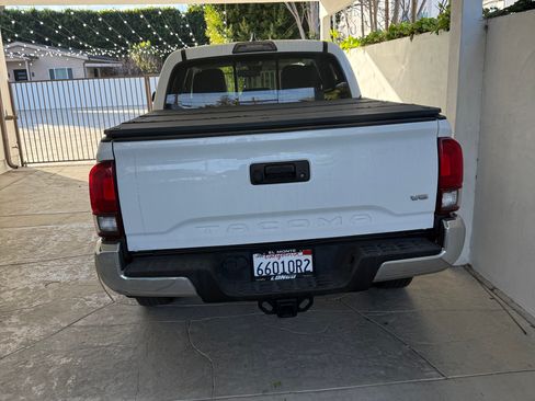 Used 2019 Toyota Tacoma SR5 image 2