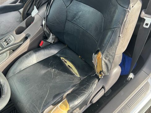 Used 2000 Toyota Celica GT FWD image 9