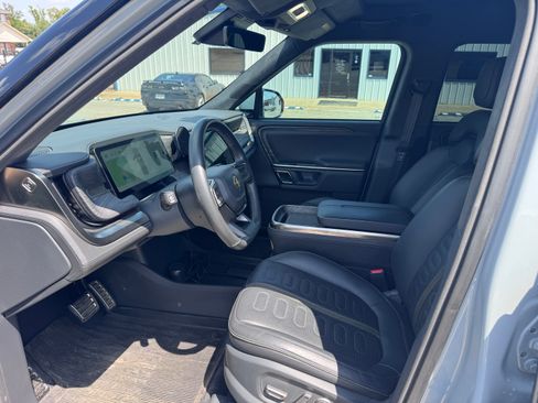 Used 2022 Rivian R1T Adventure AWD/4WD image 12
